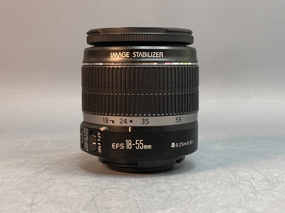 Canon 1000D kit 18-55mm 3.5-5.6 IS 2.500 кадров
