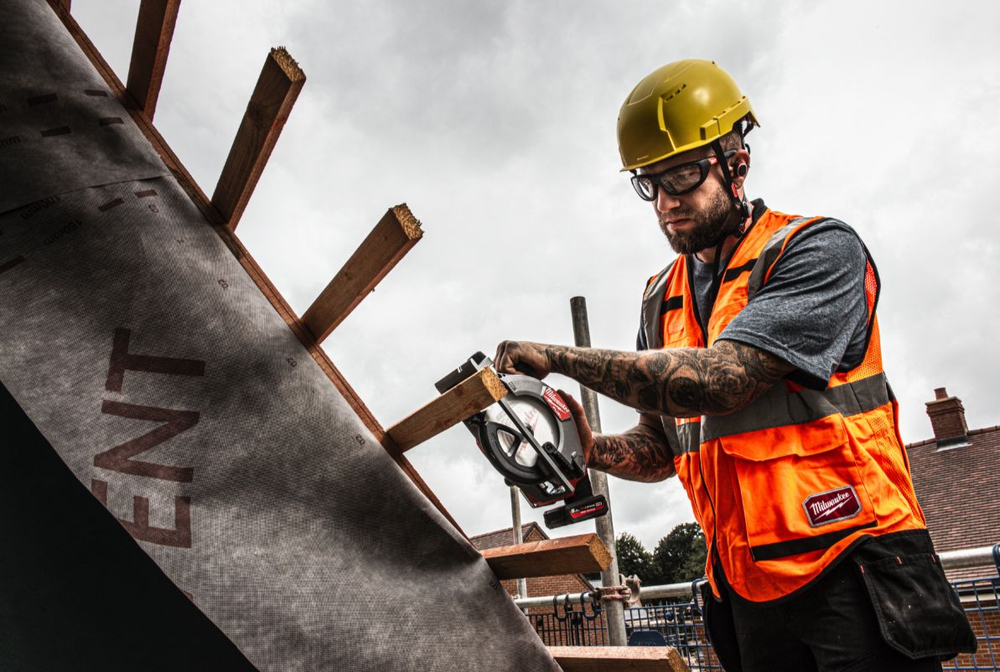 Аккумуляторная субкомпактная дисковая пила MILWAUKEE M12 FUEL FCS442-0, 4933493488