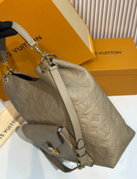 Сумка Hobo Métis Louis Vuitton цвета капучино