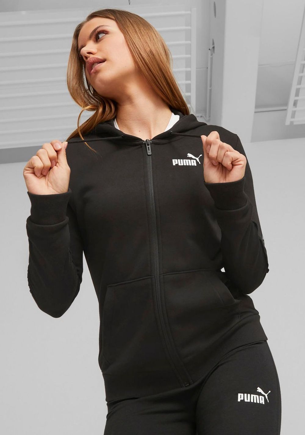 Толстовка женская PUMA PUMA POWER Tape Full-Zip Hoodie TR