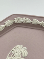 Тарелка декоративная Wedgwood лиловая