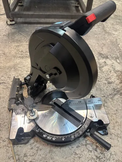 Пила торцовочная многофункциональная Ravic RV8025