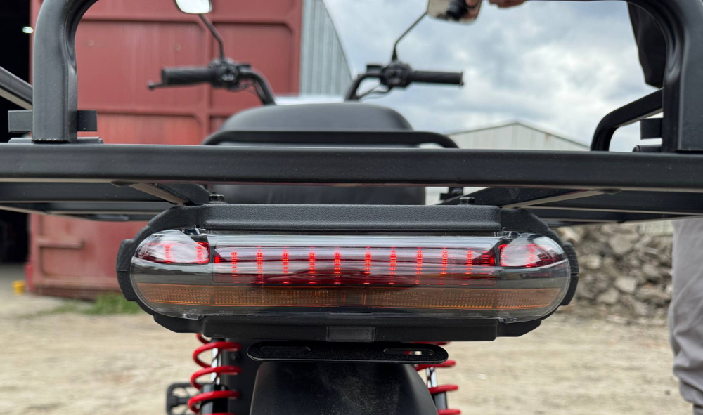Задний фонарь электроскутера SIMgo Thunder 30 (U5)