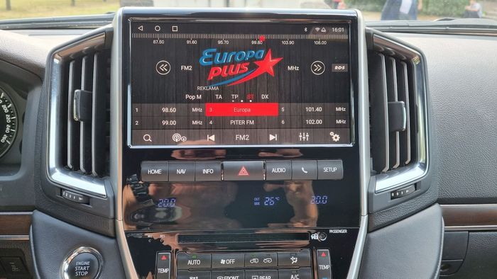 Магнитола для Toyota Land Cruiser 200 2015-2021 (без JBL) - Kuberg ZH-T1000 дисплей 10.1" на Android 12, Быстрая, CarPlay, 4G SIM-слот, блок климата в комплекте