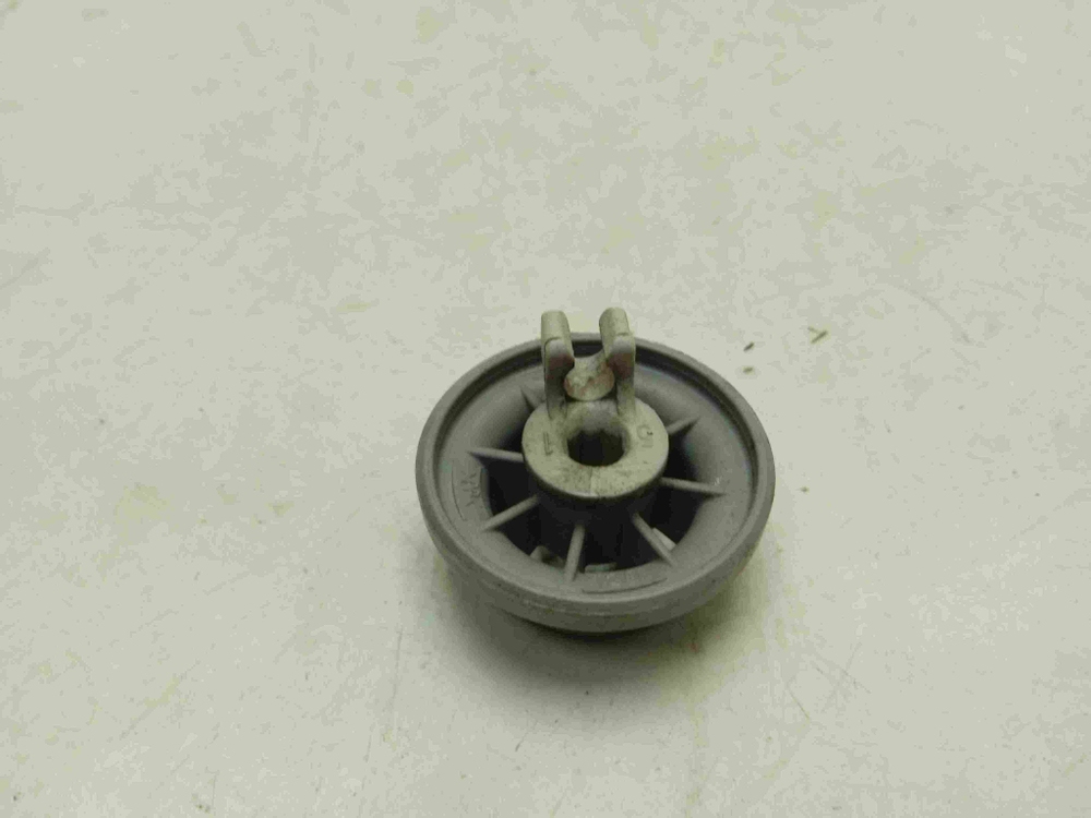 SGV57T13EU/05 ктп23 Ролик нижней корзины для посудомоечной машины Bosch SGV57T13EU/05 б/у