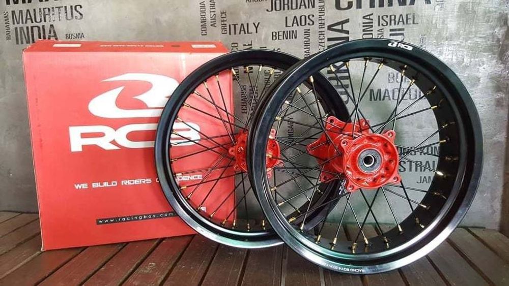 Motard wheel set for Honda CRF300L-Rally. 17 inches rims. Black/Red (ABS/non ABS)