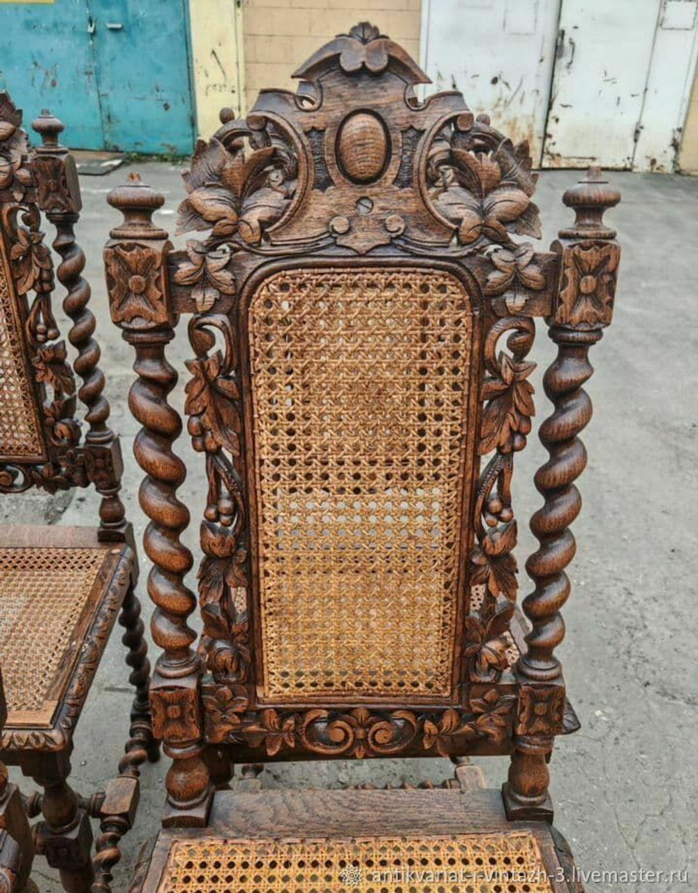 Антикварные французские стулья