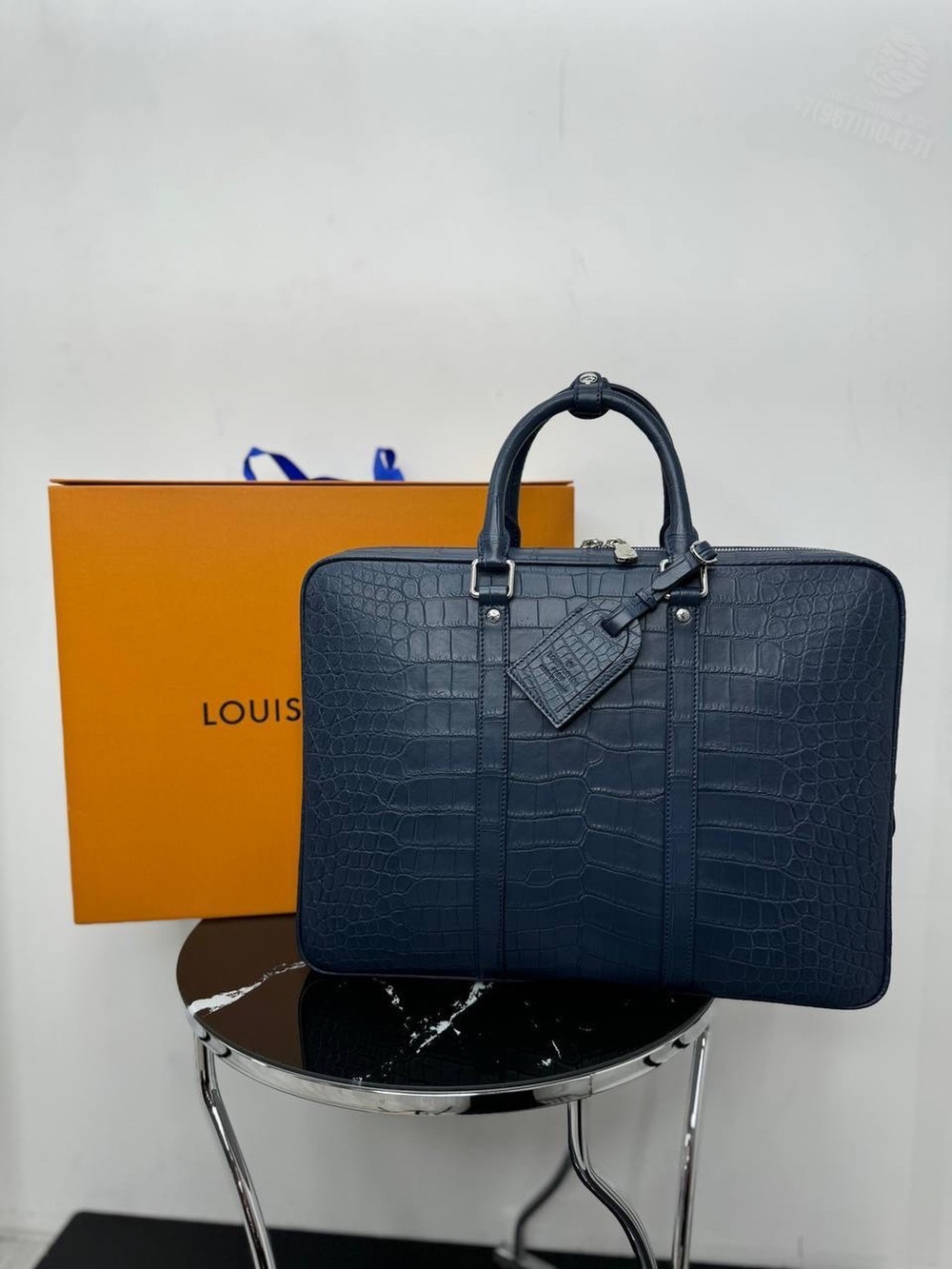 Портфель Louis Vuitton из кожи крокодила