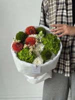 Сборный букет с георгинами, гортензиями, диантусами и ромашкой