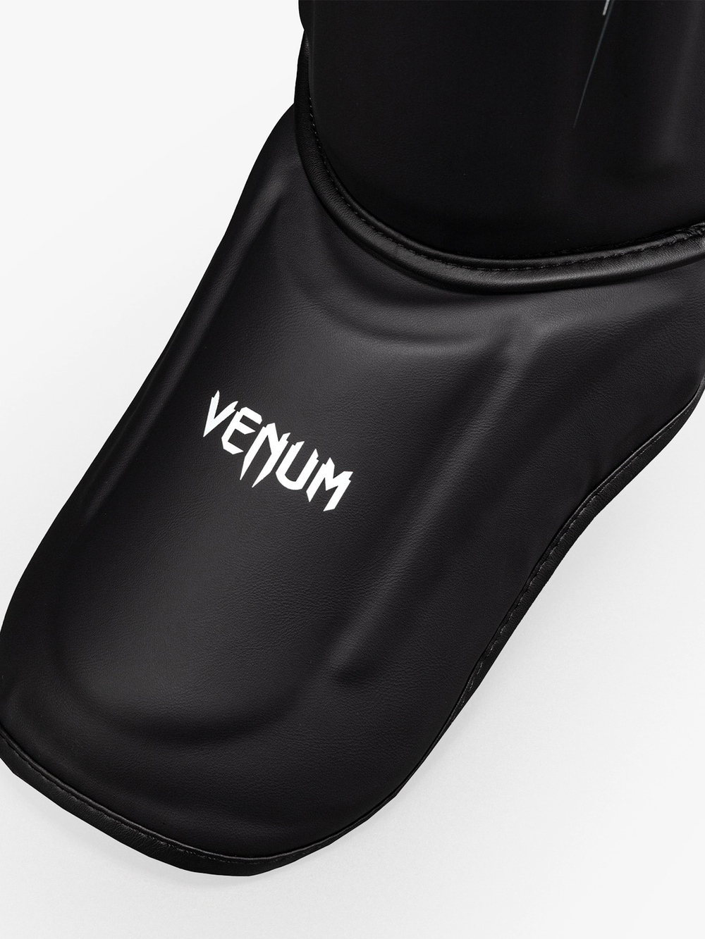 Щитки Venum Impact Streamline Black/White