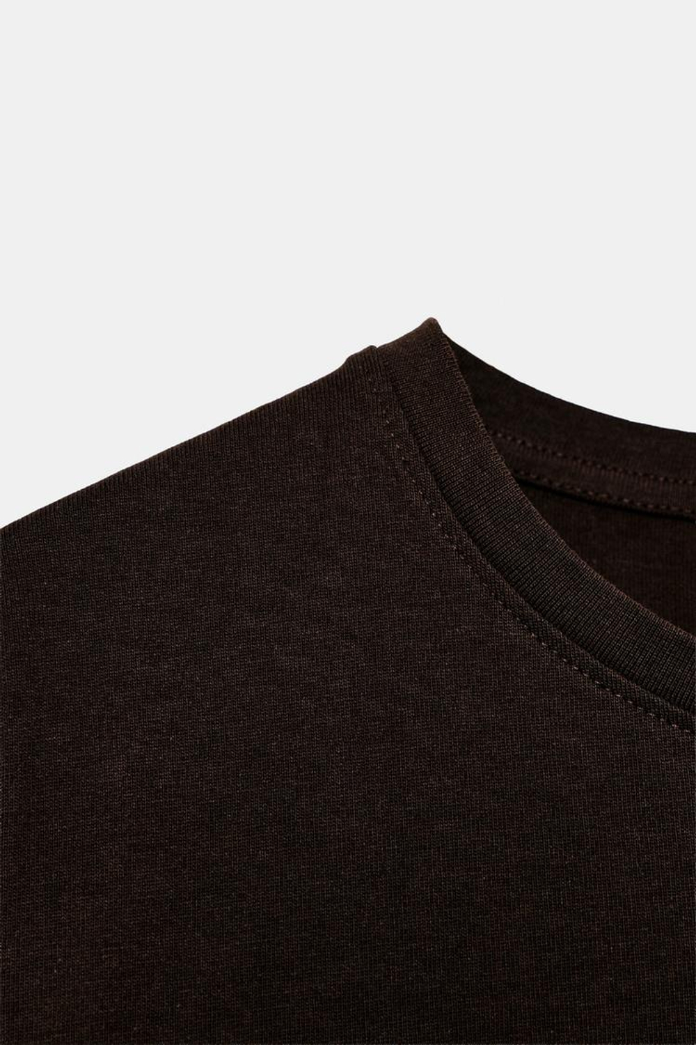 ZARA ХЛОПКОВАЯ ФУТБОЛКА В СТИЛЕ РУСТИК, ШОКОЛАДНЫЙ