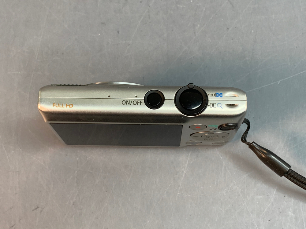 Canon IXUS 220 HS