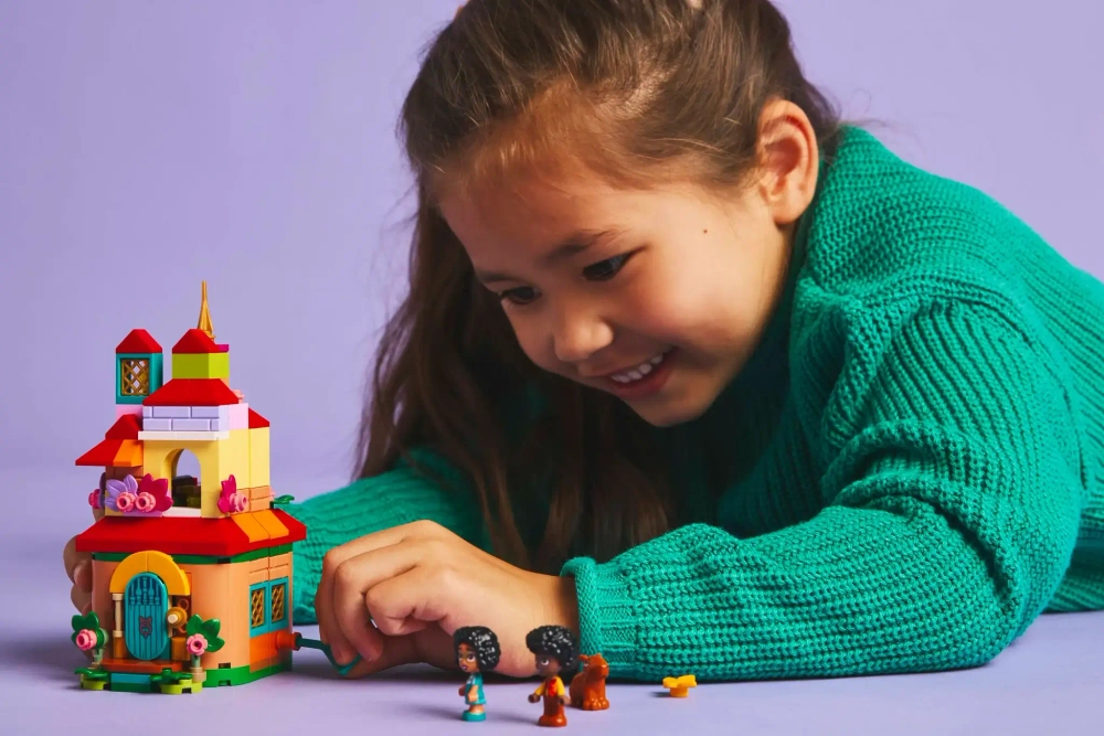 Конструктор LEGO Disney 43261 Маленький дом Инканто