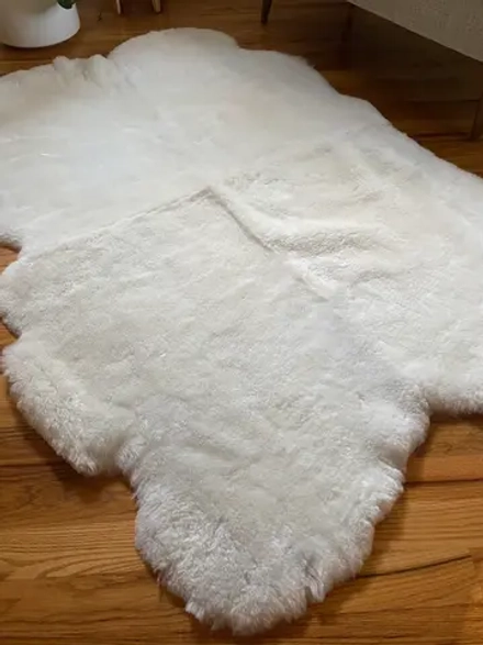 Эксклюзивный белый ковер овчина с коротким ворсом