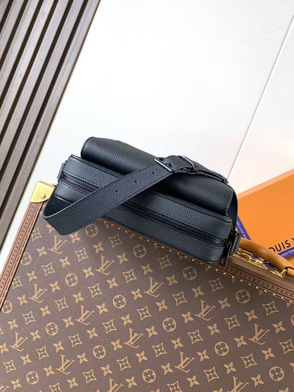 Сумка через плечо Louis Vuitton Boarding