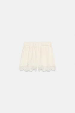 ZARA АТЛАСНЫЕ ШОРТЫ С КРУЖЕВОМ, ЭКРЮ