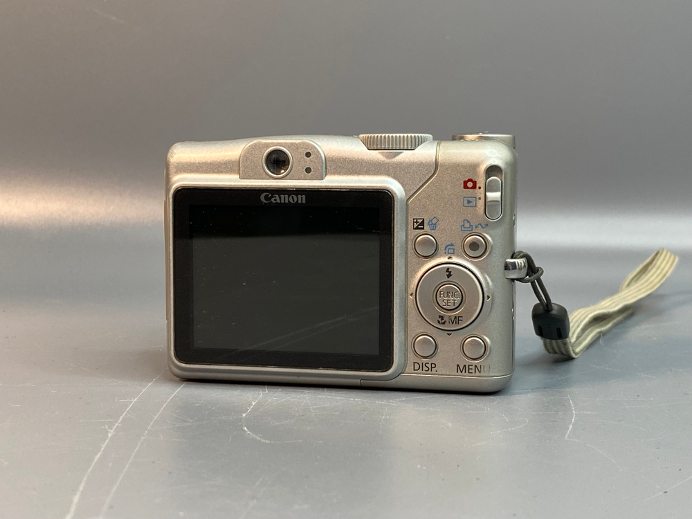 Canon PowerShot A700 небольшие царапки на линзе