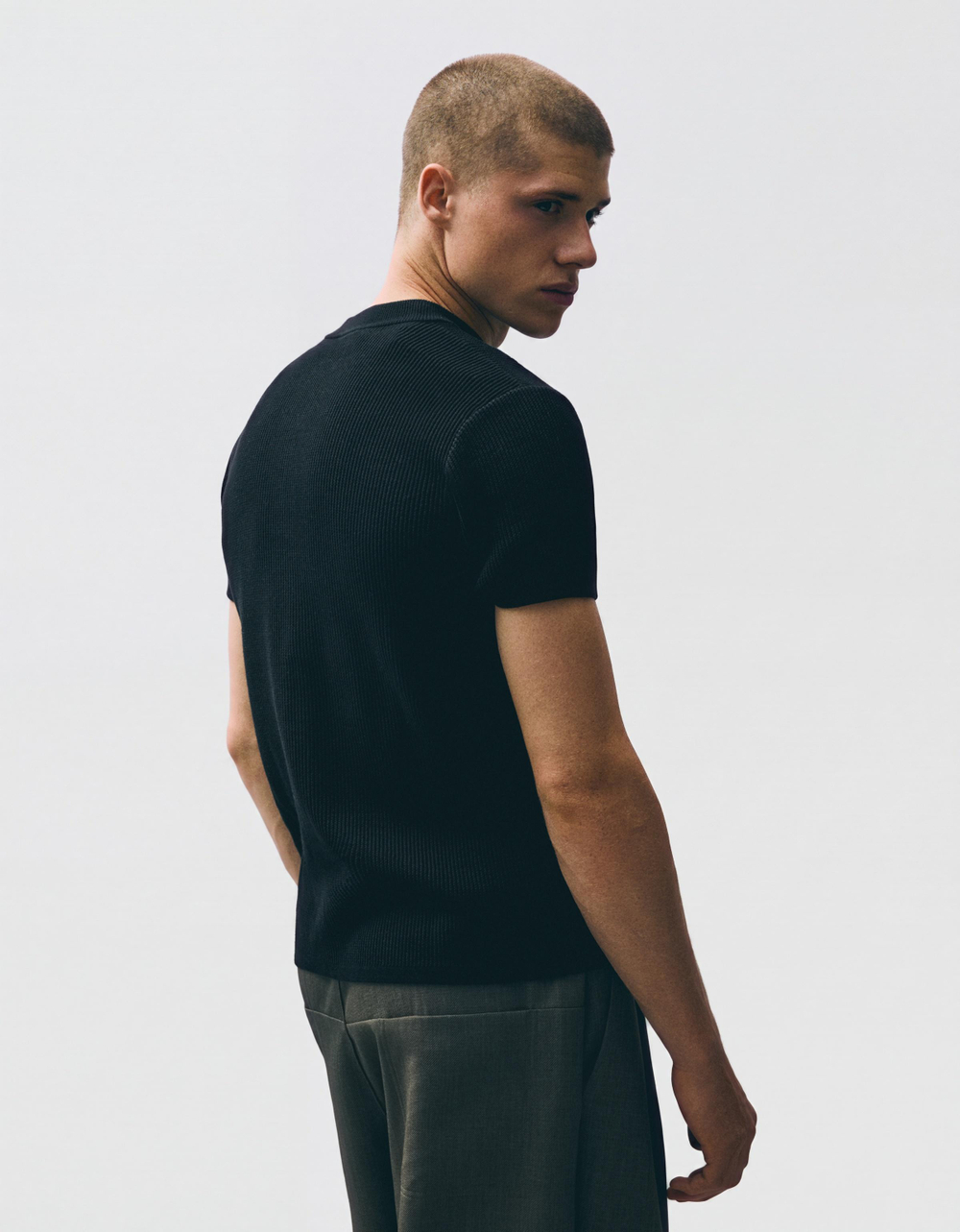Мужская футболка-хенли с коротким рукавом - BERSHKA