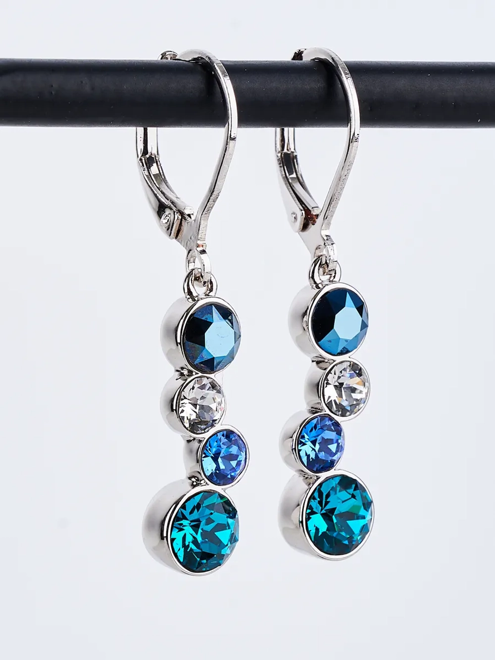 Серьги-подвески Эльза с синими кристаллами Swarovski