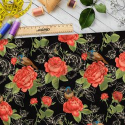 Ткань мембрана алые розы и их наброски на чёрном фоне