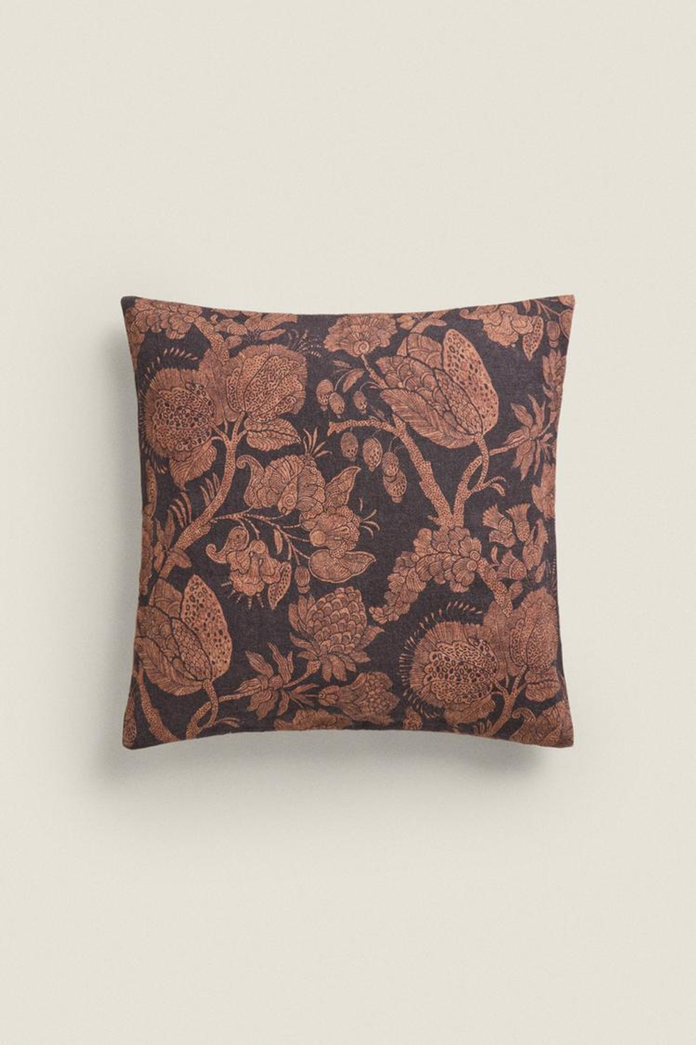 ZARA HOME ЧЕХОЛ ДЛЯ ДЕКОРАТИВНОЙ ПОДУШКИ С ЦВЕТОЧНЫМ ПРИНТОМ, ЦВЕТ БУРГУНДСКОГО ВИНА