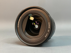 Canon EF 20-35mm f/3.5-4.5 USM
