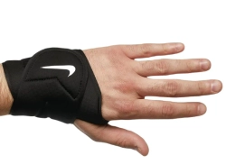 Бандаж  Nike Pro Dri-Fit Wrist And Thumb Wrap 3.0