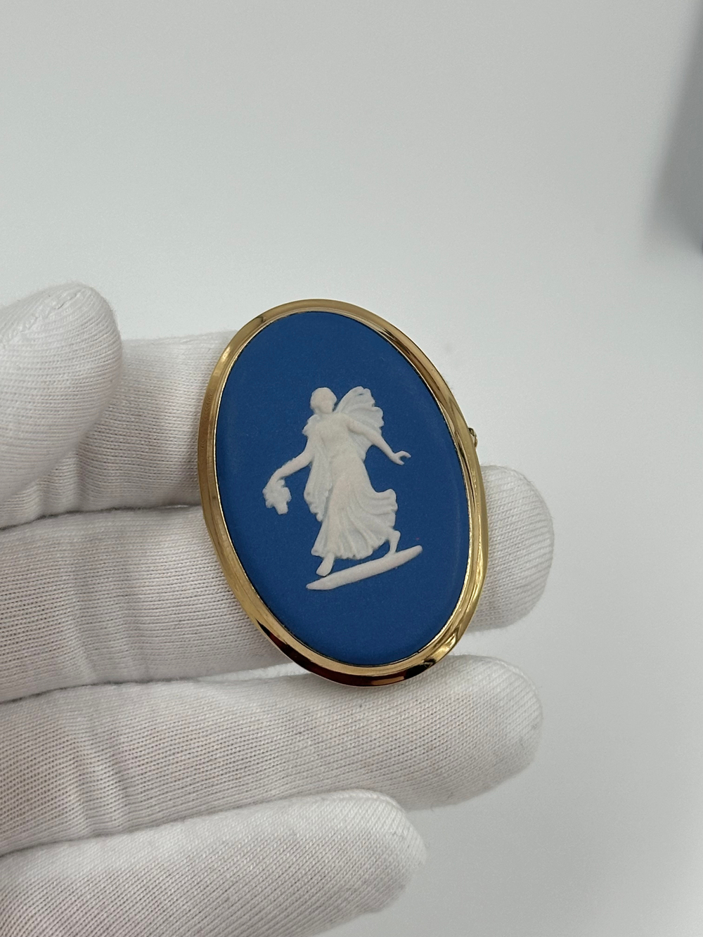 Брошь Wedgwood синяя