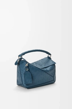 Loewe Маленькая сумка Puzzle Featherlight из страусиной кожи, синий