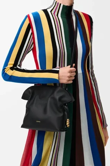 Loewe Мини-клатч Coil Flamenco из телячьей кожи наппа, черный