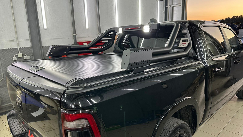 Роллета механическая на пикап Dodge Ram (крышка кузова )