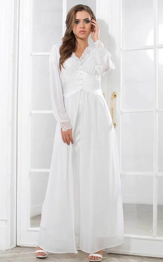 Lady in white 17259