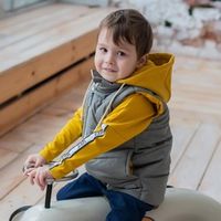 Жилет стеганый с капюшоном "Горчица"