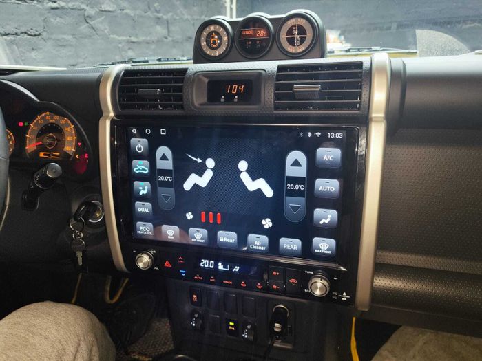 Магнитола для + климат для Toyota FJ Cruiser 2005-2022 - Kuberg ZH-T1316-чёрная, монитор 13.3" на Android 12, Быстрая, CarPlay, SIM-слот