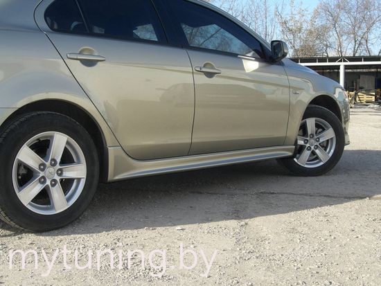Накладки на пороги 2.0 для Mitsubishi Lancer 10