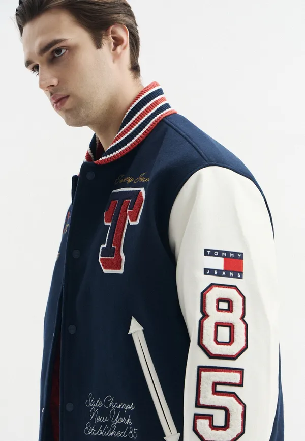 Куртка утепленная мужская TOMMY JEANS VARSITY BADGE JACKET