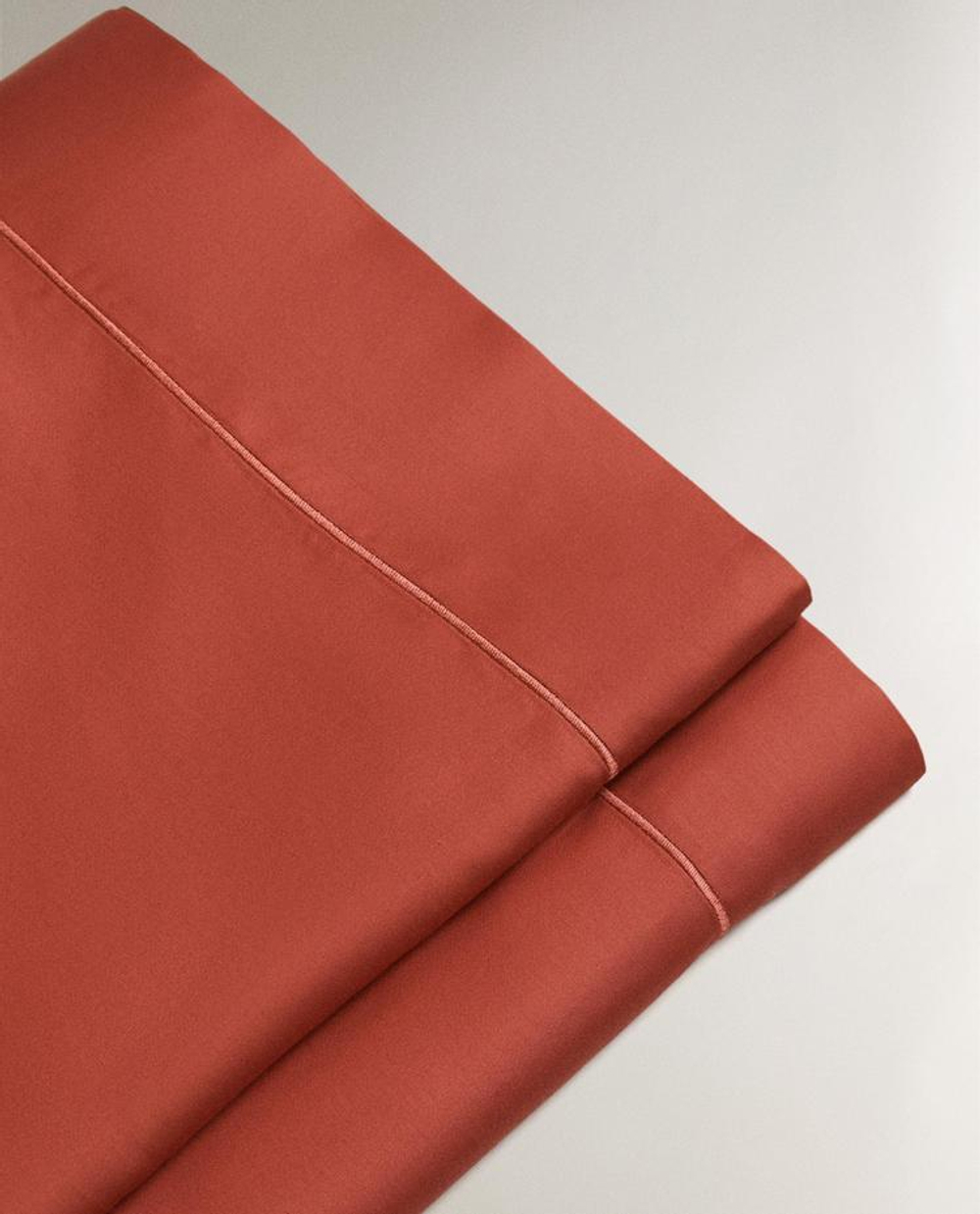 ZARA HOME САТИНОВАЯ ПРОСТЫНЯ (300 НИТЕЙ), МАЛИНОВЫЙ