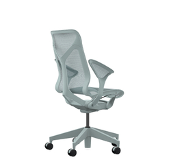 Кресло Herman Miller Cosm, средняя спинка, цвет Glacier, подлокотники «лепестки» (Leaf)