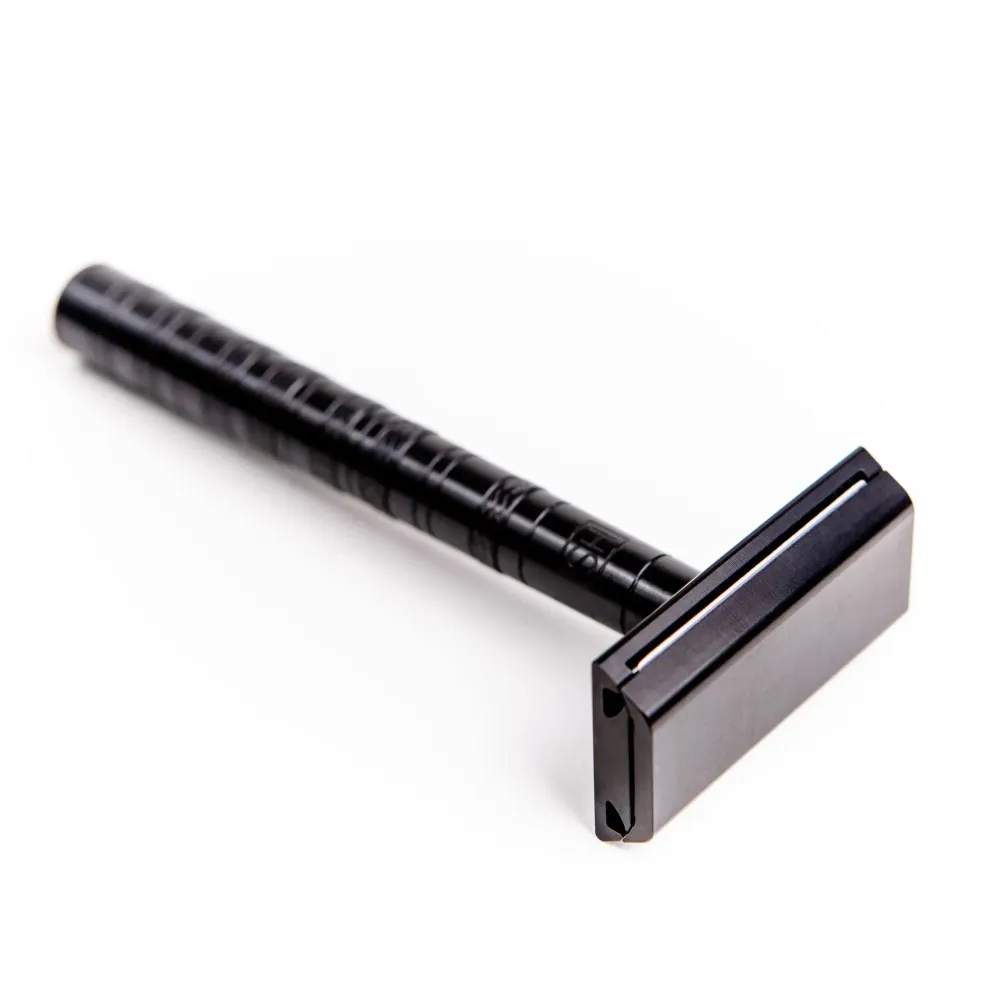 Т-образная бритва Henson Shaving AL13 черная Medium (HS-AL-JB-03-MDM-5) 4