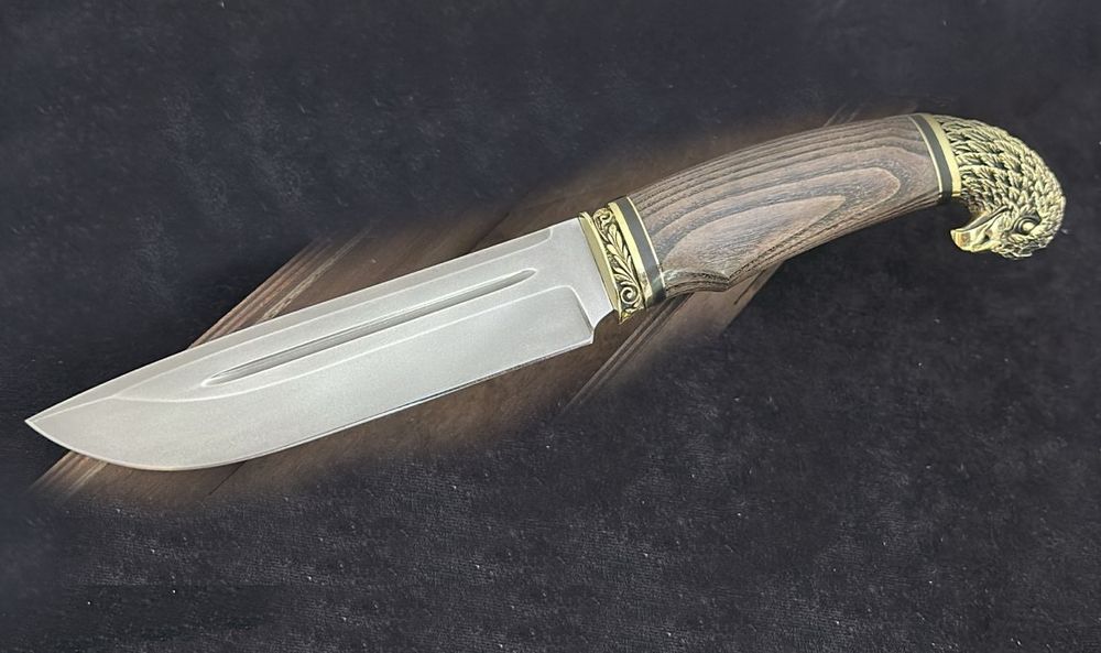 Нож Таёжный, Bohler K340, стабилизированный орех, латунь, с навершием