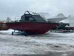 Алюминиевая моторная лодка BERKUT M-HT. В наличии. Бордовый/графит