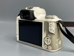 Canon EOS M50