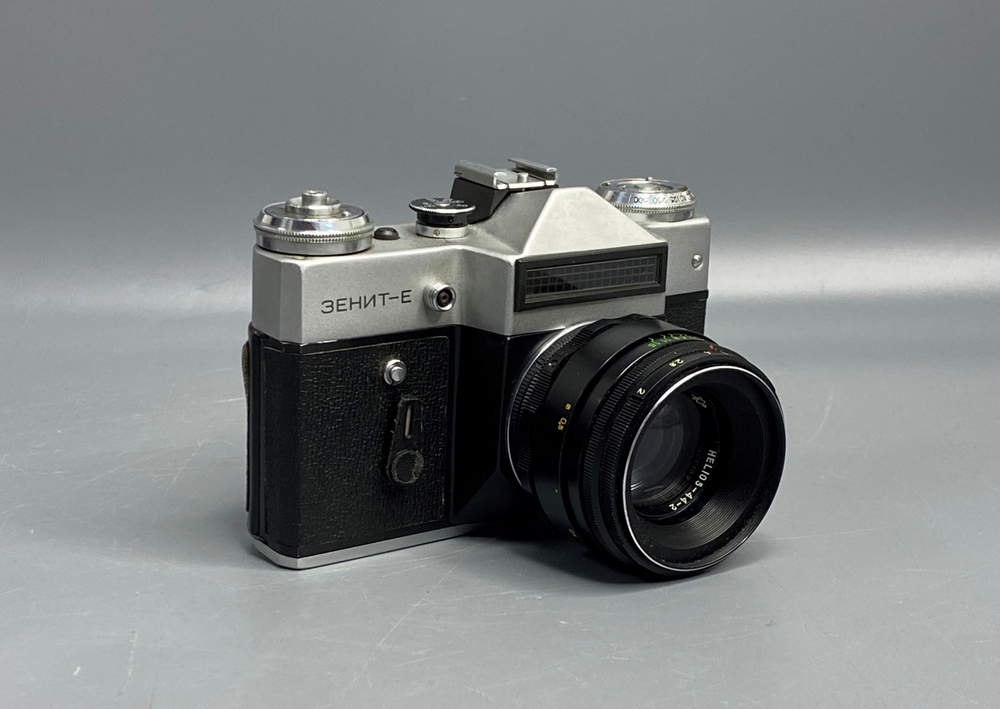 Гелиос-44-2 58mm f/2Фотоаппарат +Зенит-Е 