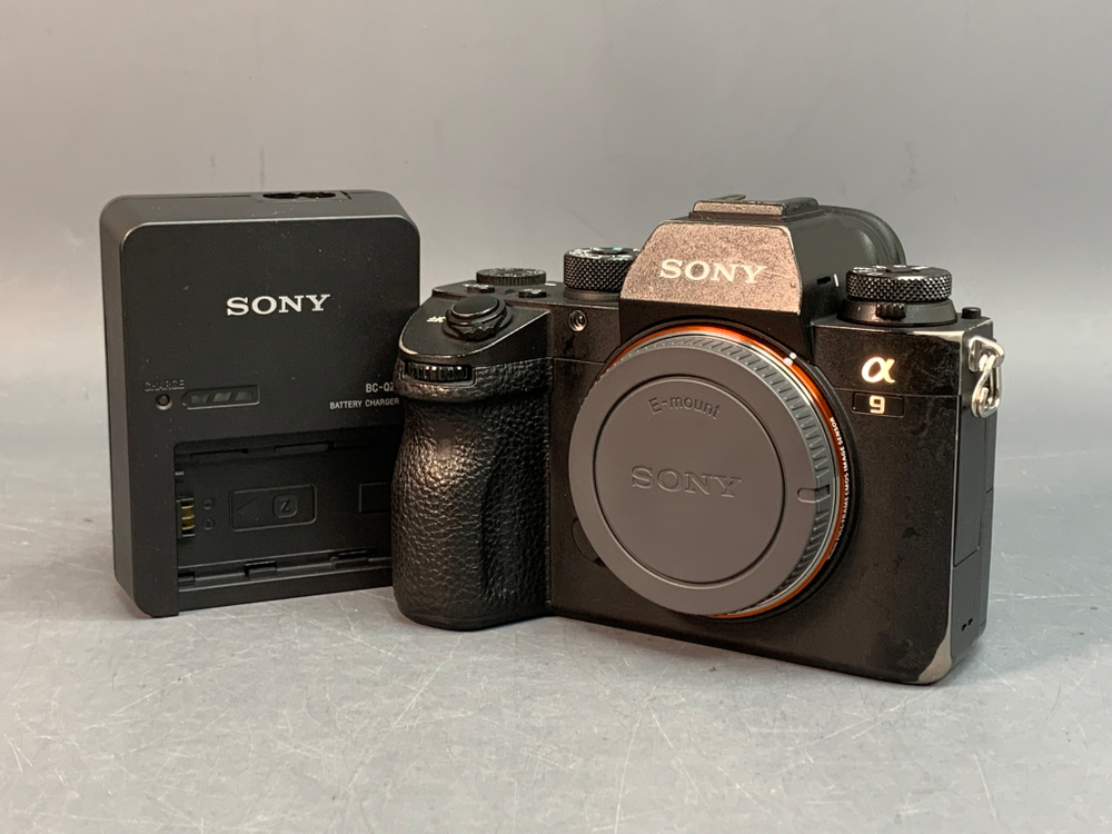 Sony Alpha ILCE-9 Body 28000 кадров. Потертости