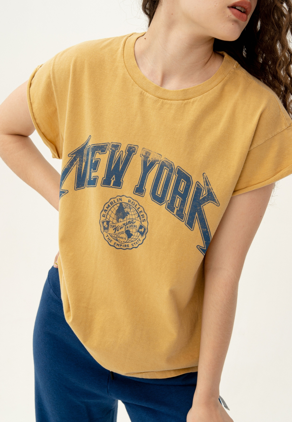 Футболка со скрученным рукавом Bowery NYC "New York" Honey