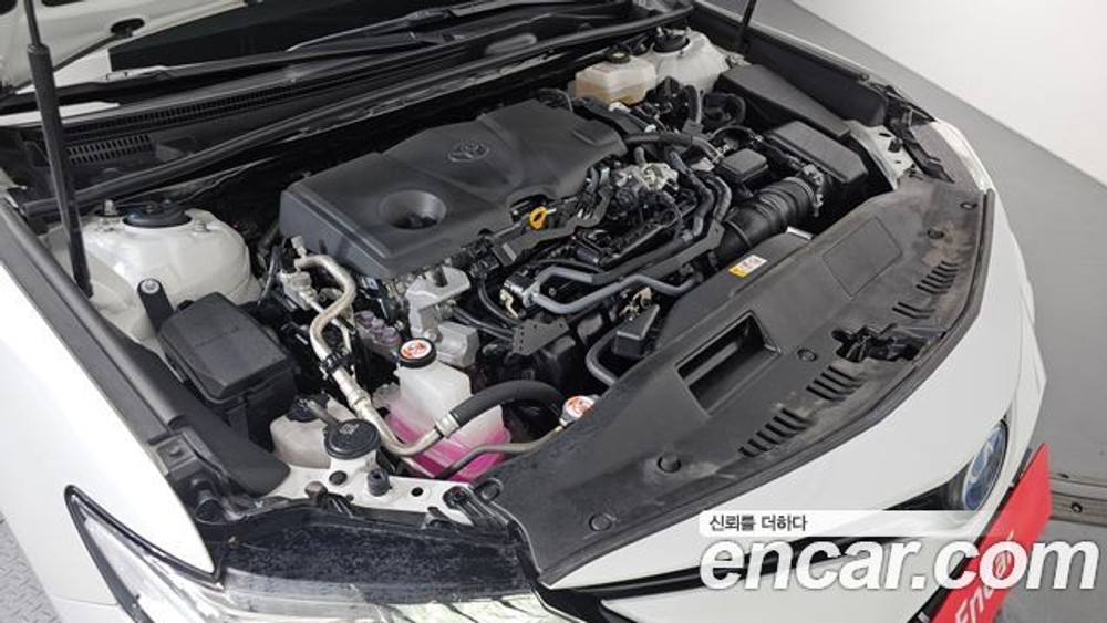 Toyota Camry 2.5 XLE Hybrid — 2024