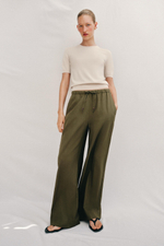 БАЗОВЫЙ ОДНОТОННЫЙ ТРИКОТАЖНЫЙ ТОП С КОРОТКИМИ РУКАВАМИ — ZARA