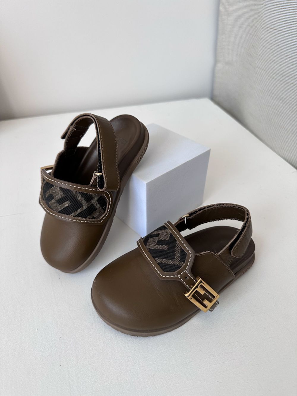 Сабо Fendi, 25