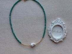 Boyunbağı / Колье / Necklace Sadə kristal muncuqdan hazırlanmış boyunbağı