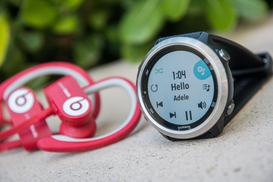 Спортивные смарт часы Garmin Forerunner 645 Music серебристые с черным ремешком 010-01863-30